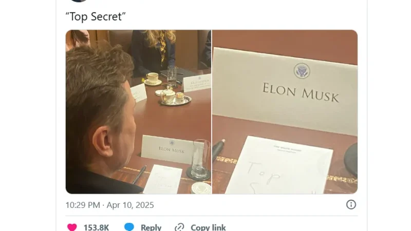 Elon Musk mocked online for “Top Secret!!” notepad at Trump cabinet meeting