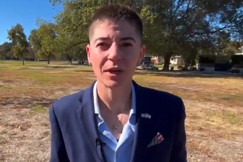 Lesbian trump supporter complains it’s disgusting to be iced out of queer basketball circle over politics Lesbian trump supporter complains it’s disgusting to be iced out of queer basketball circle over politics