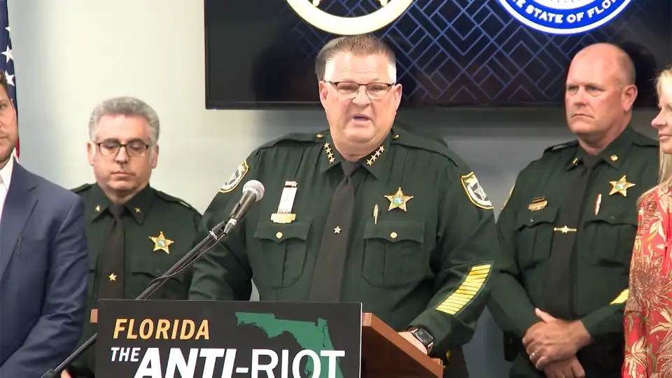 Florida sheriff warns protesters: ‘we will kill you graveyard dead’ if you even throw a brick or step out of line Florida sheriff warns protesters: ‘we will kill you graveyard dead’ if you even throw a brick or step out of line