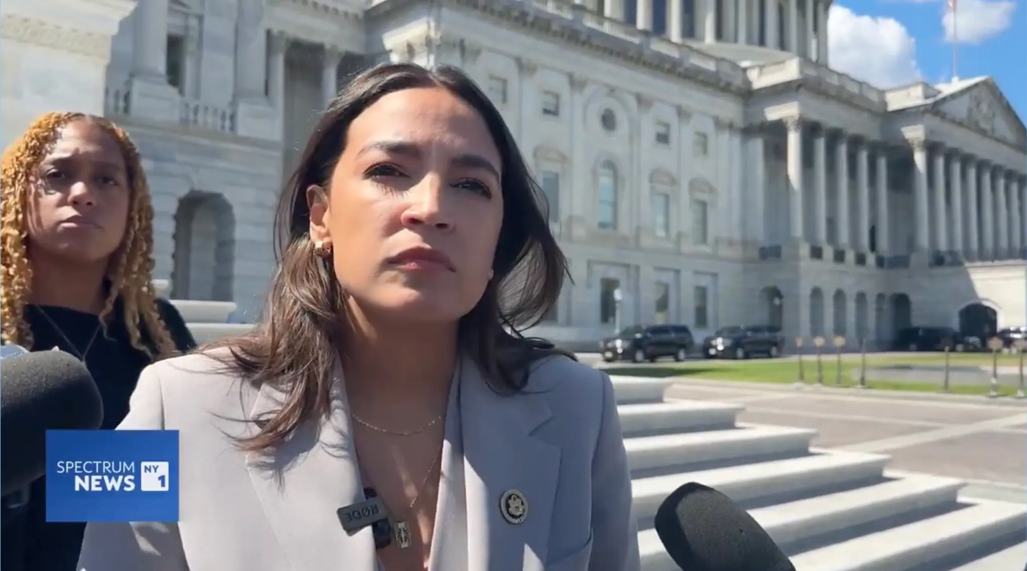 AOC takes swipe at Schumer and Jeffries for refusing to back socialist Zohran Mamdani in NYC mayor race